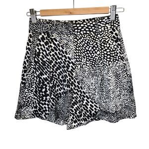 Express Women's 0 Black and White Abstract Print Dressy Satin Shorts